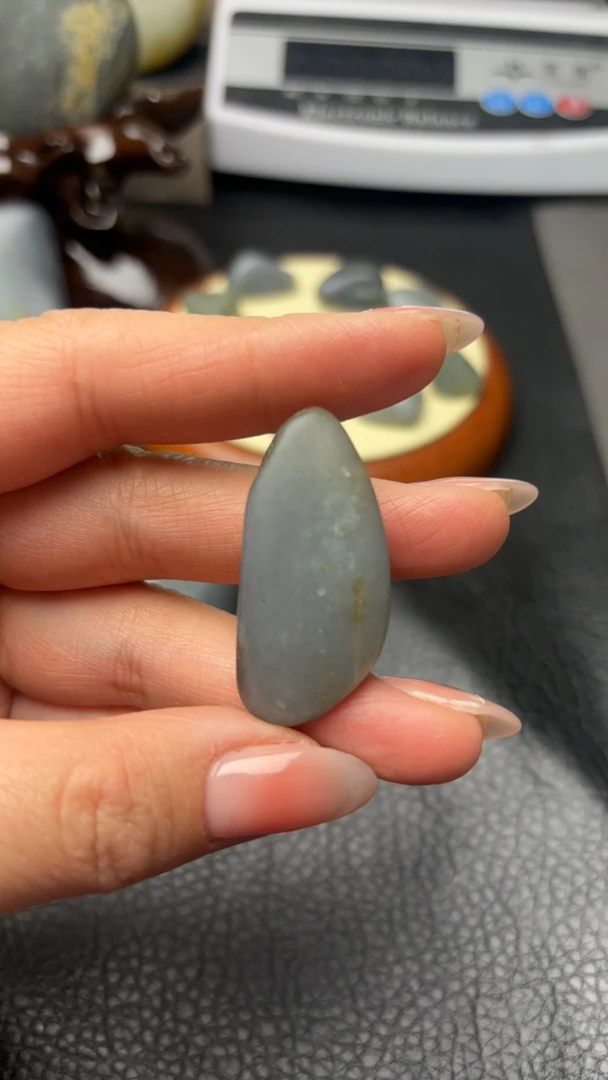 新疆和田玉吊坠50