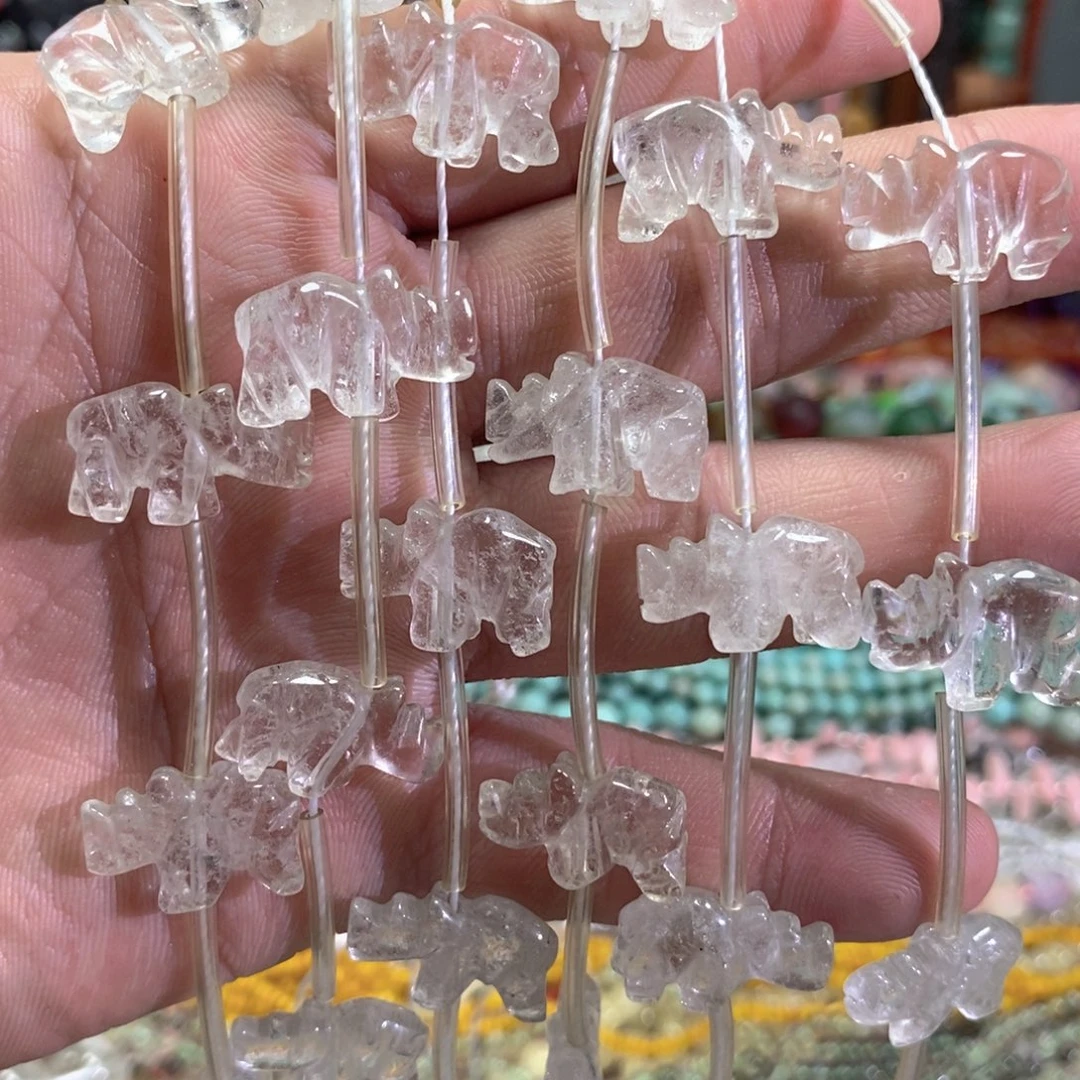 未镶嵌玛瑙/玉髓珠宝半成品天然白水晶犀牛雕刻一条