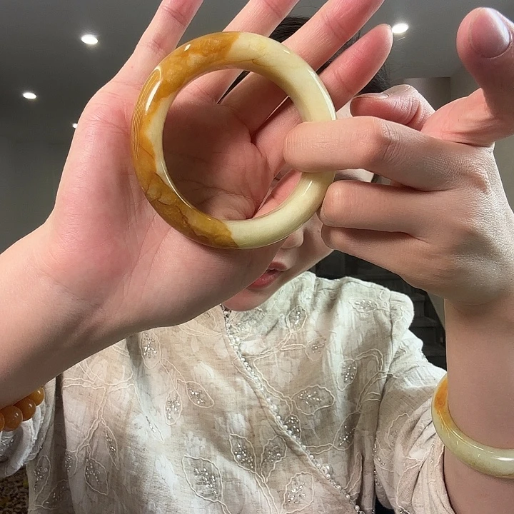 ****子蛇纹石玉未镶嵌颈饰