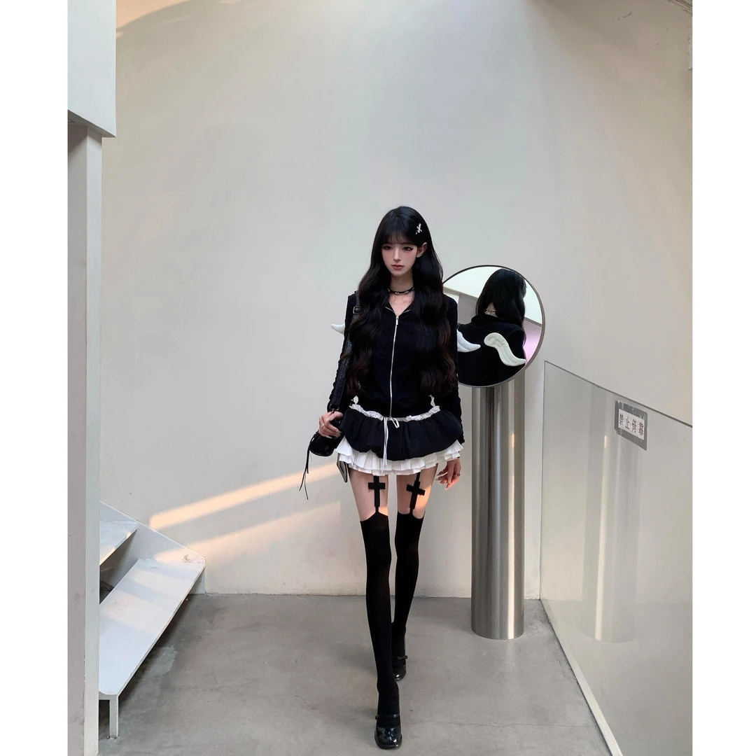 立体天使翅膀外套设计感修身短款卫衣配抽绳花苞半身裙短款百褶裙