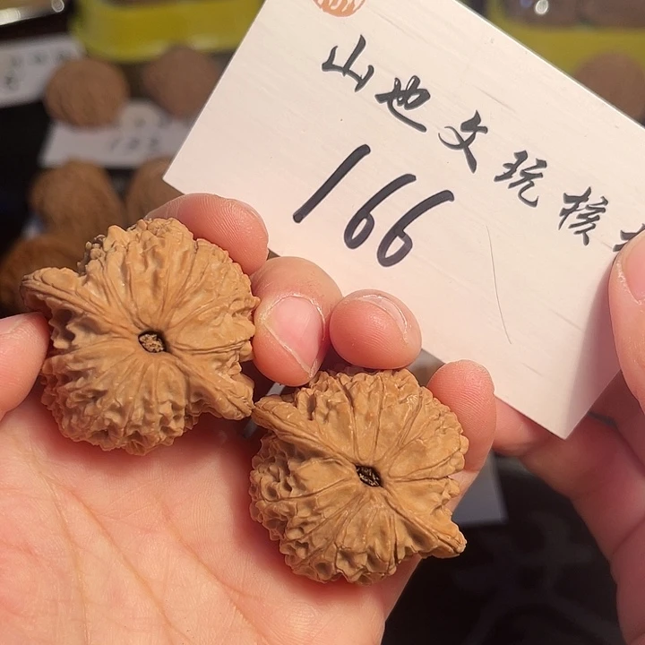 把件桃核血麒麟41尺166号