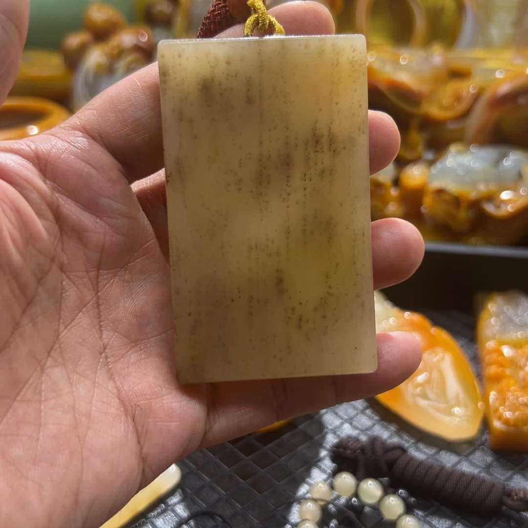 石英质玉未镶嵌颈饰
