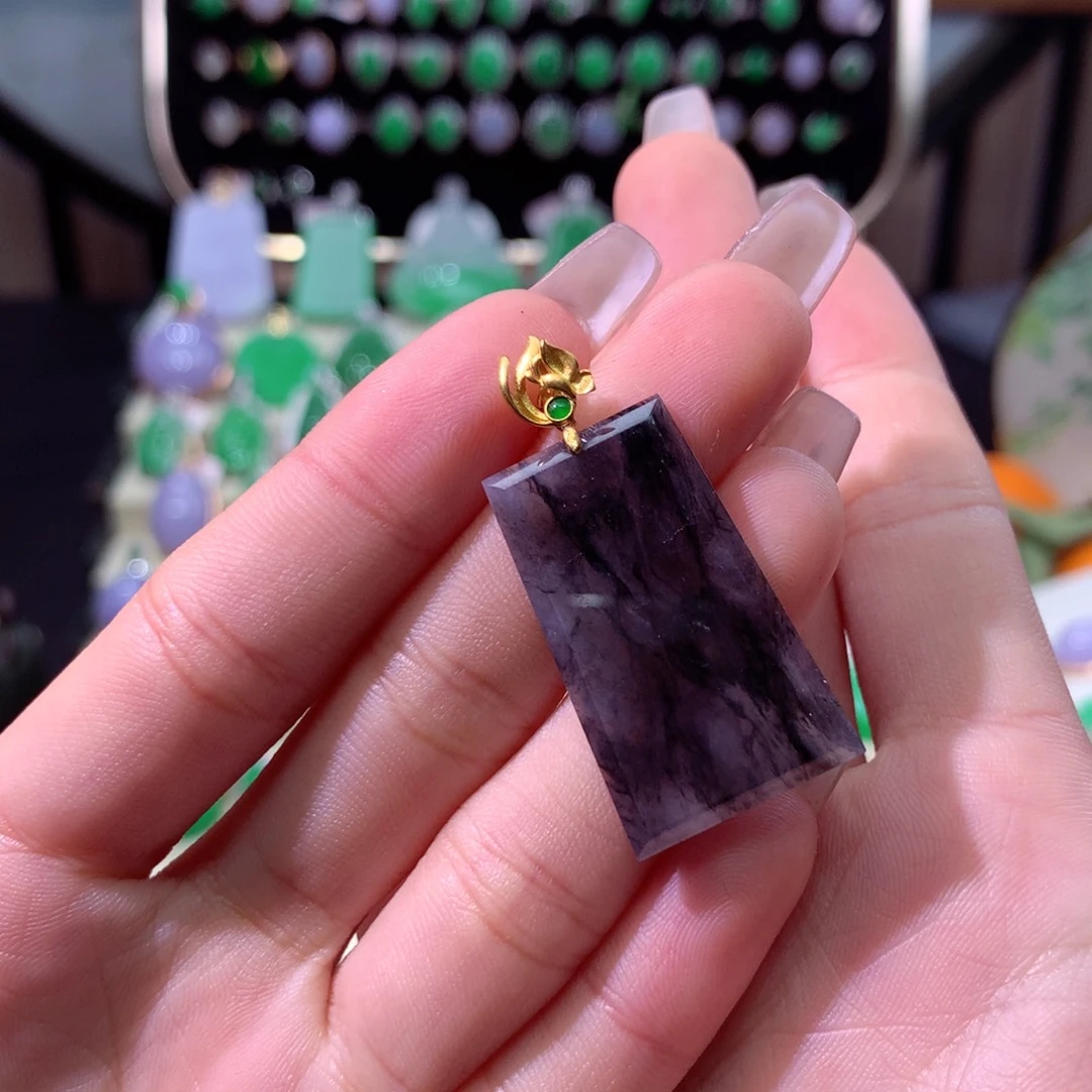 翡翠颈饰18K金镶嵌翡翠