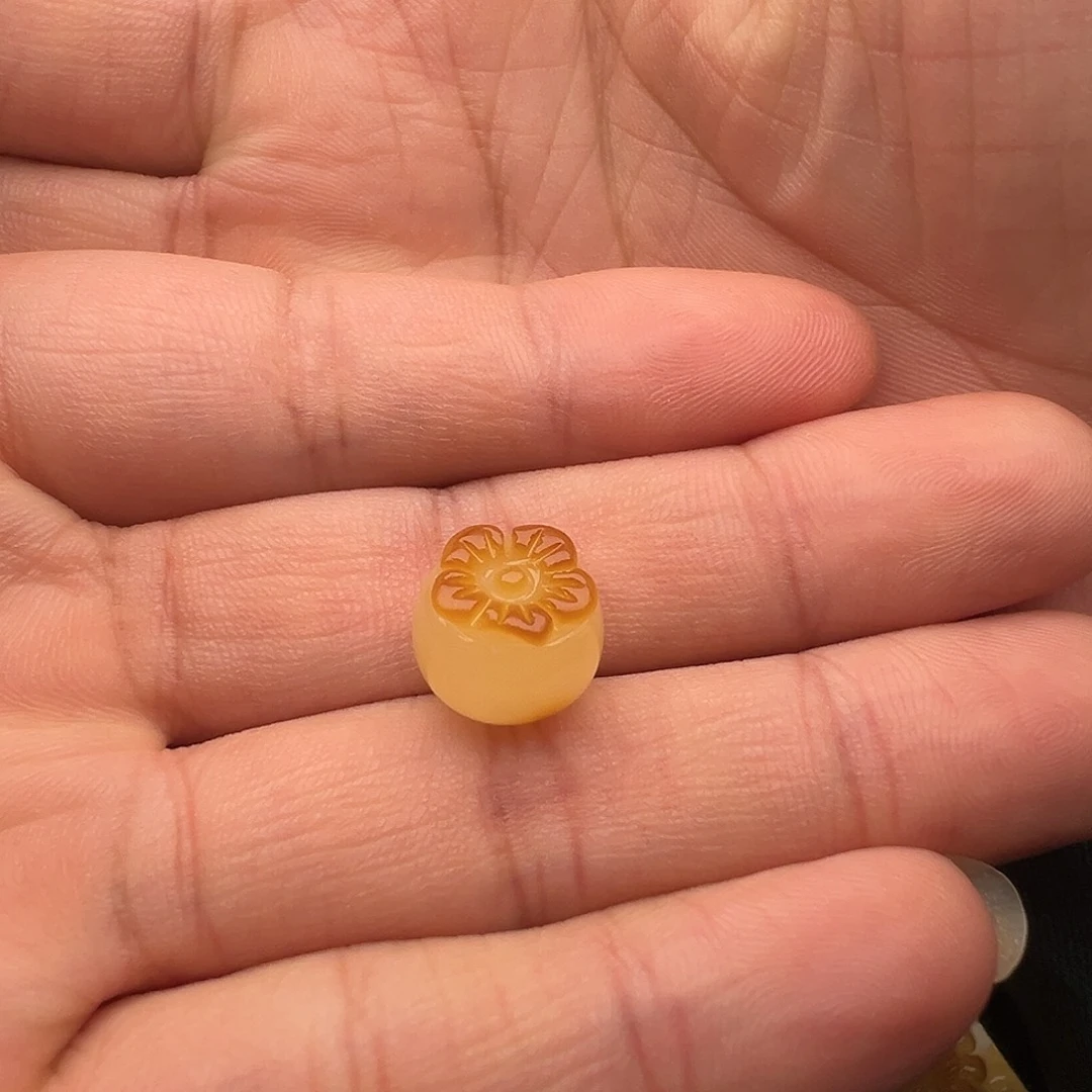 蜜蜡未镶嵌颈饰柿柿如意（打孔不退换）