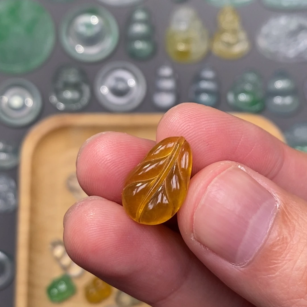 翡翠未镶嵌颈饰芭蕉叶