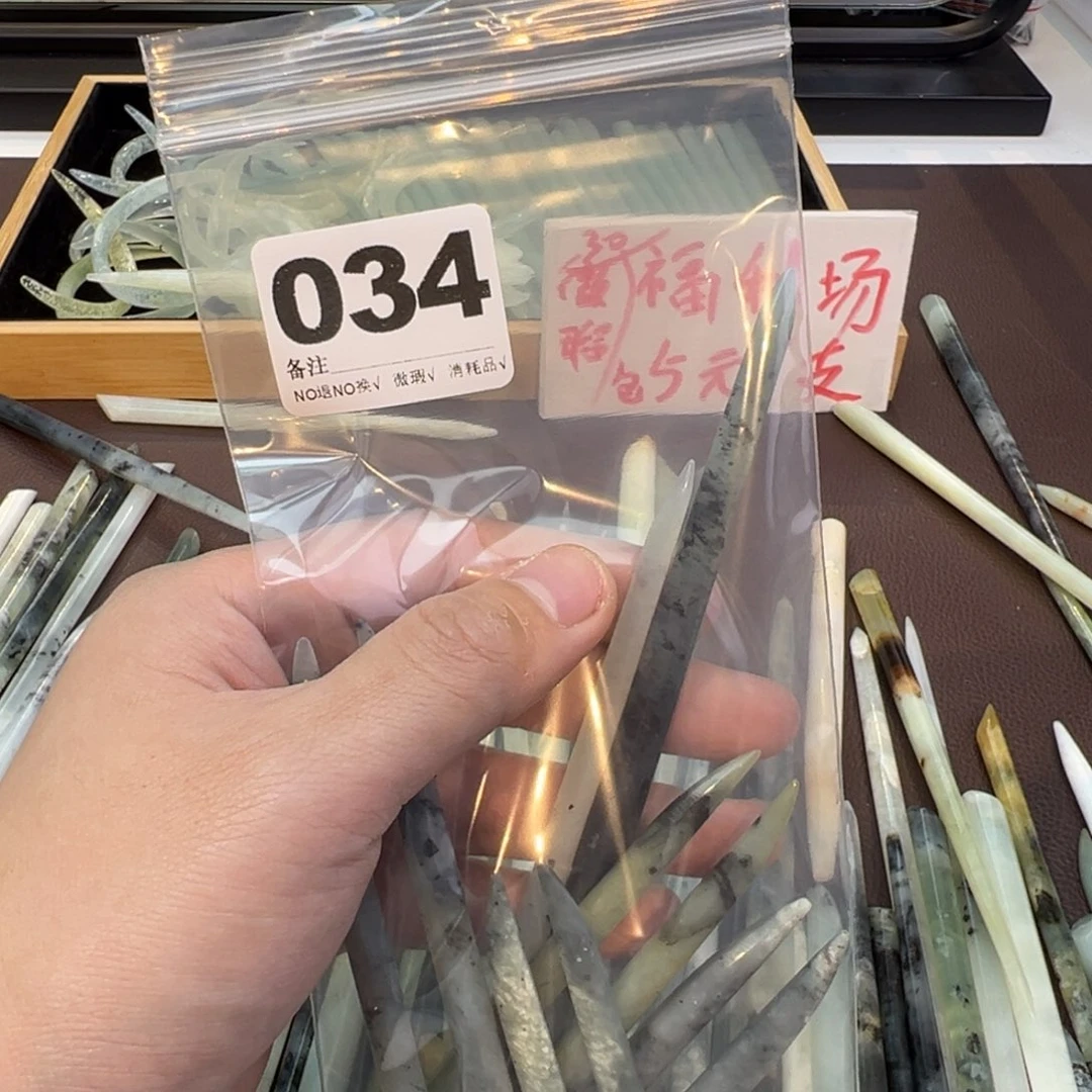 秋***舞蛇纹石玉合金发饰