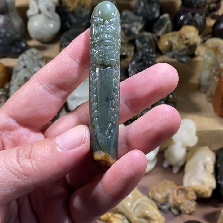 透闪石质玉未镶嵌挂件
