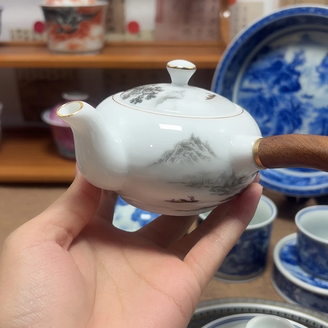 n****景德镇瓷器博物室的