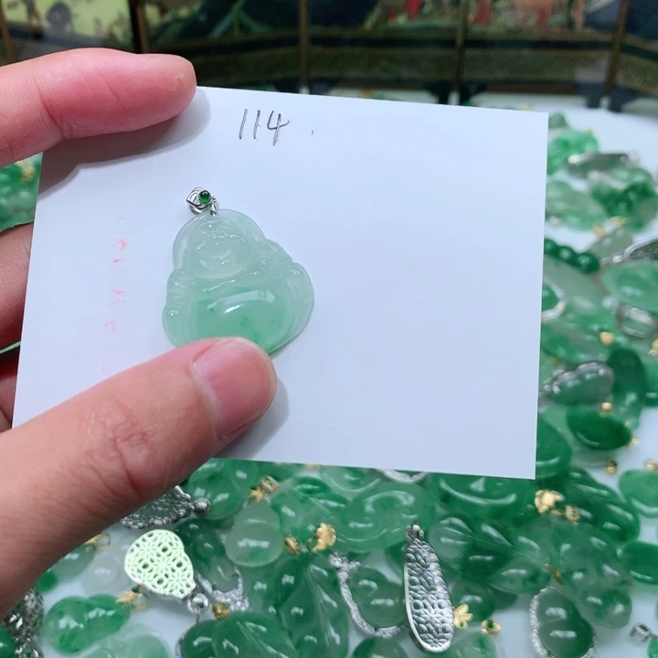 石英质玉颈饰未镶嵌龙***居