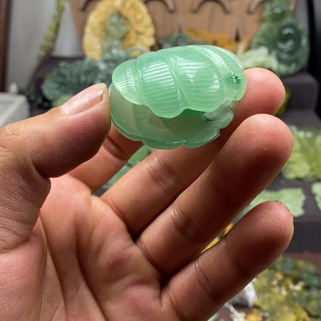 衣***装蛇纹石玉未镶嵌吊坠(赠链)