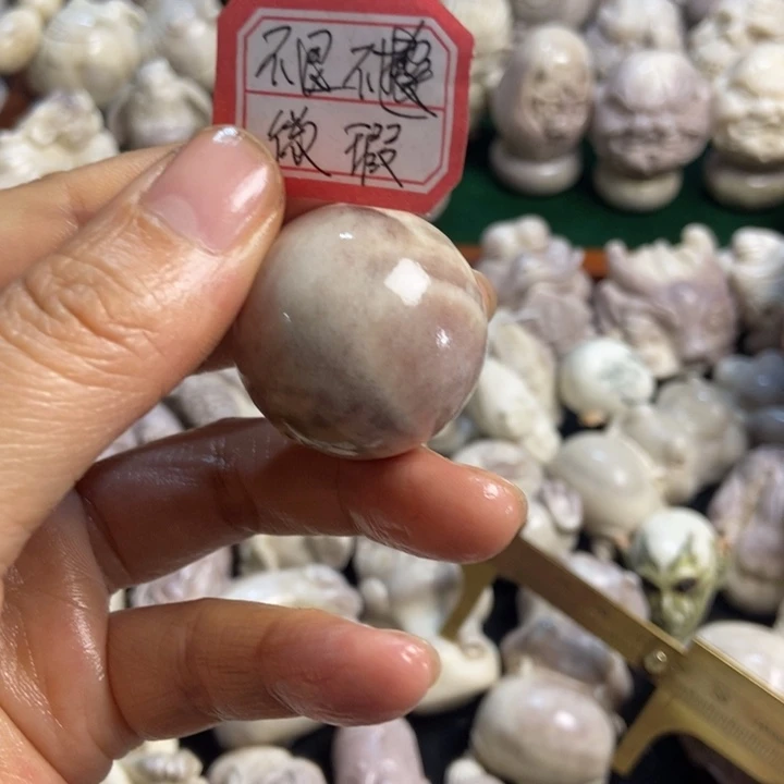 配饰鹿角雕刻一个出