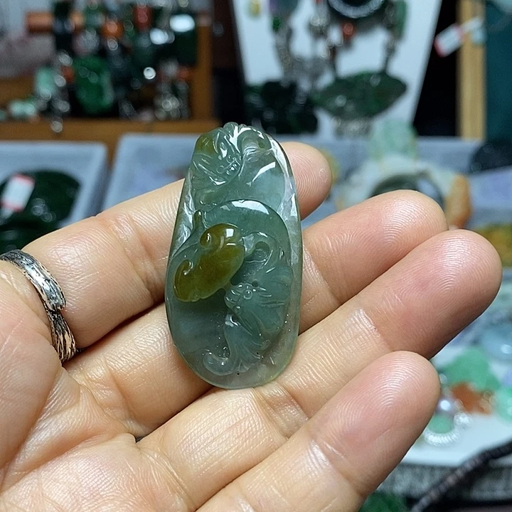 翡翠未镶嵌吊坠(赠链)