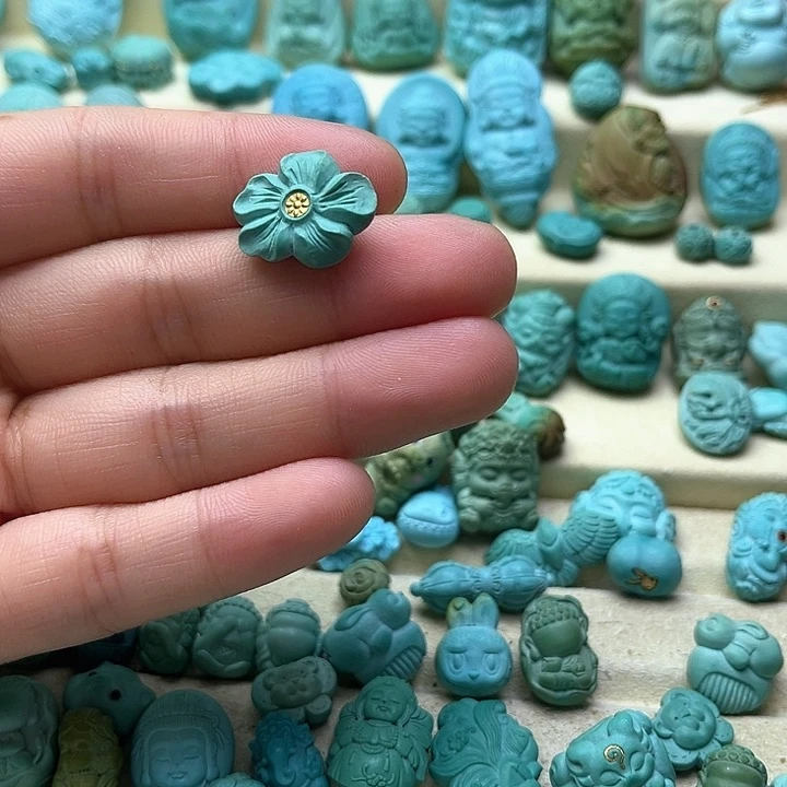 未镶嵌绿松石颈饰