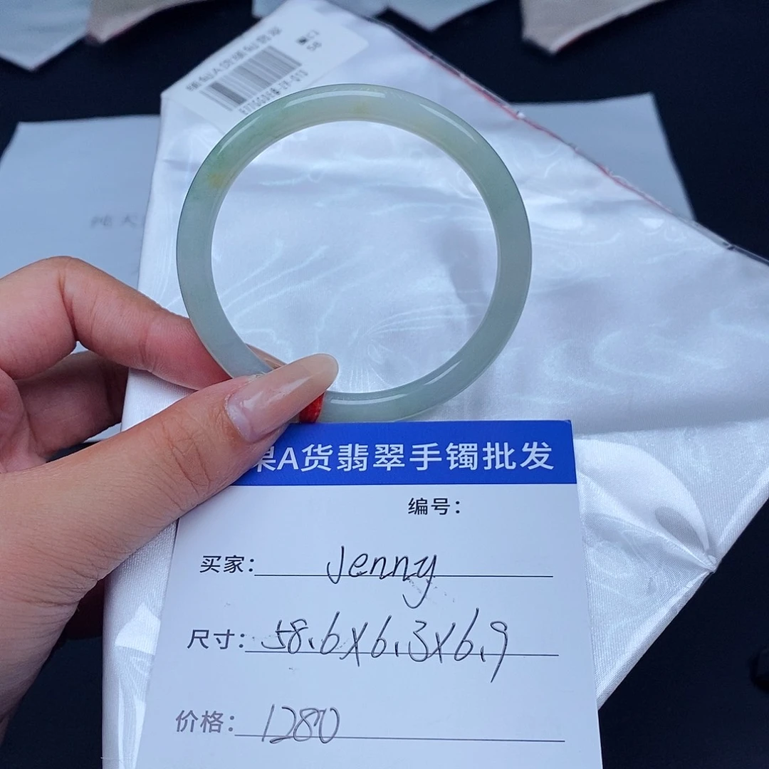 J***y翡翠未镶嵌手镯百元手镯默认瑕疵