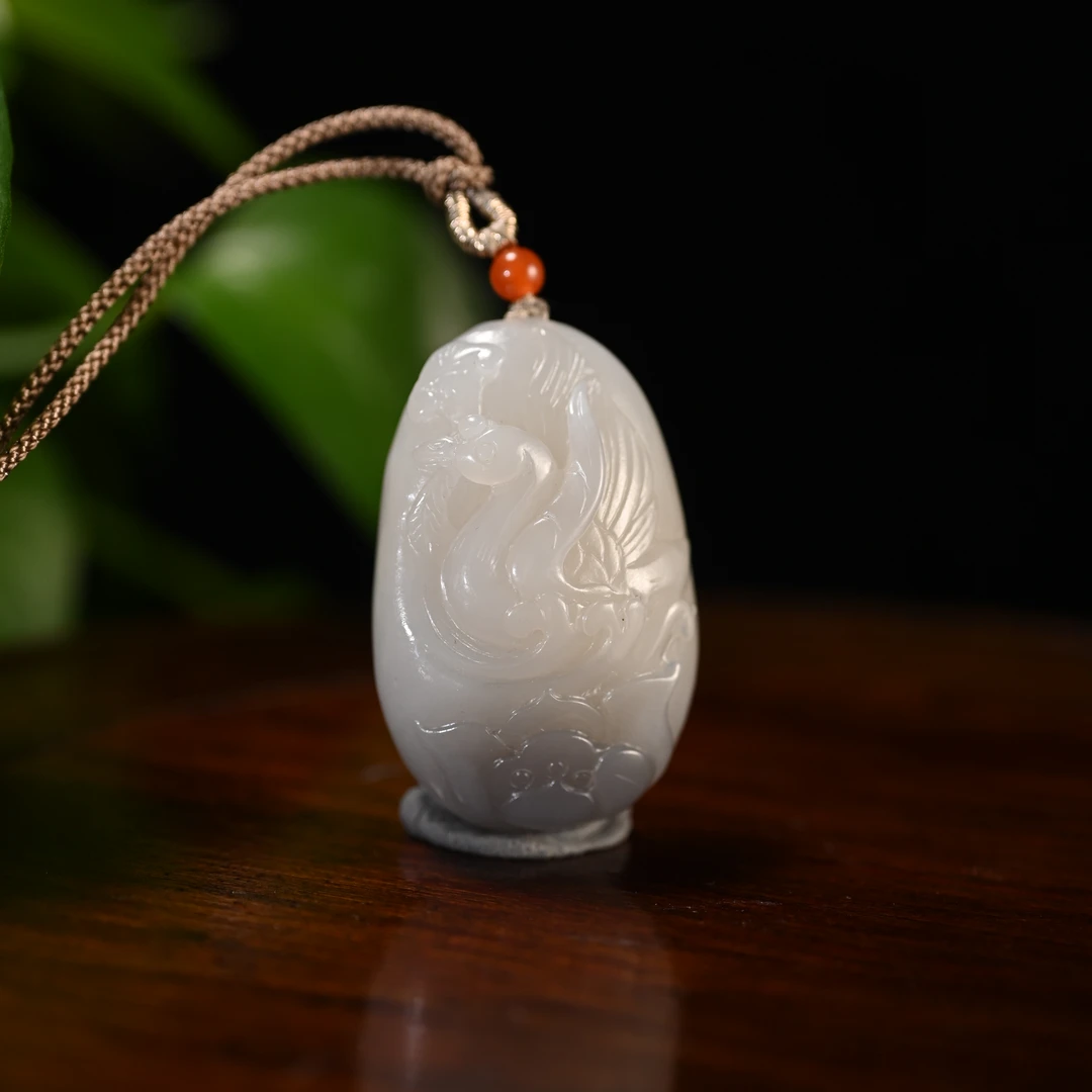 LOT8843 2511170082和田玉烟紫如意挂件/保利