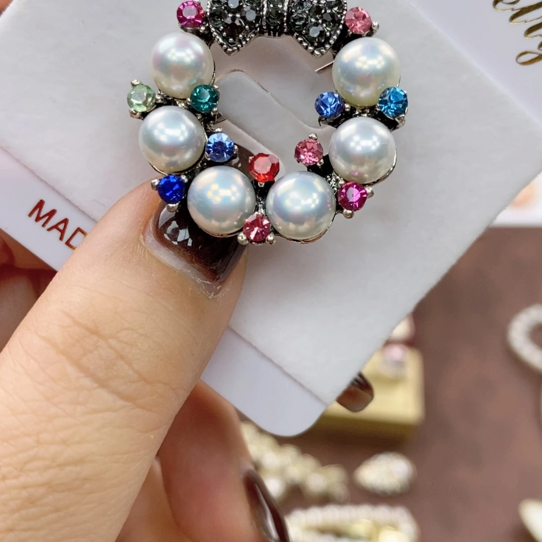 淡水珍珠合金胸饰