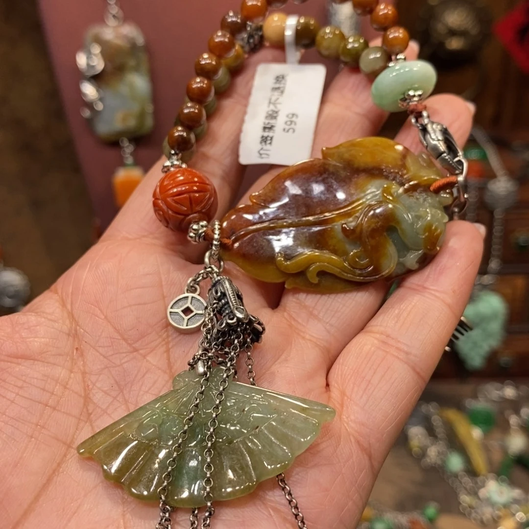 翡翠吊坠(赠链)未镶嵌