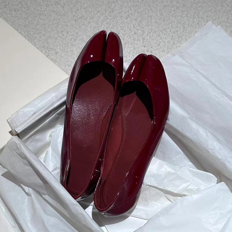 牛皮~马吉猪蹄联名款红色浅口分趾单鞋女新款一脚蹬内增高平底鞋