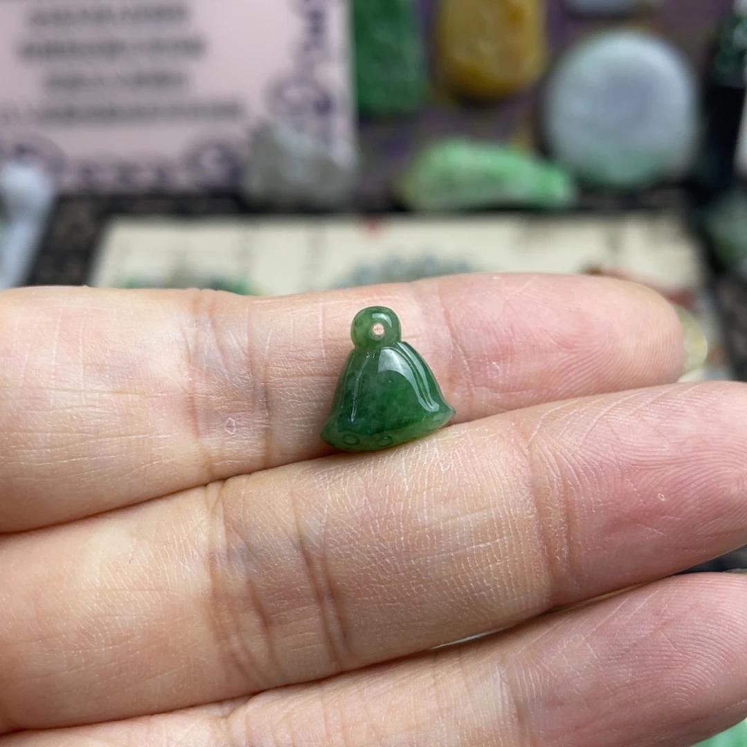 爱***丹未镶嵌挂件翡翠小绿莲蓬