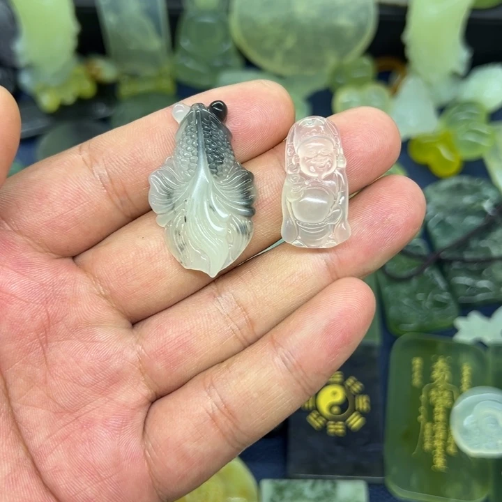 诺****未镶嵌蛇纹石玉颈饰