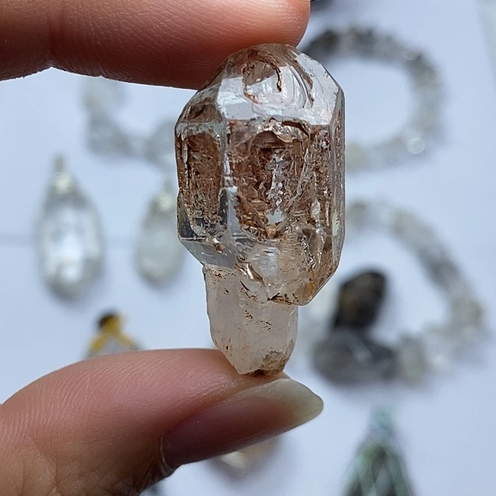 未镶嵌颈饰水晶红泥权杖