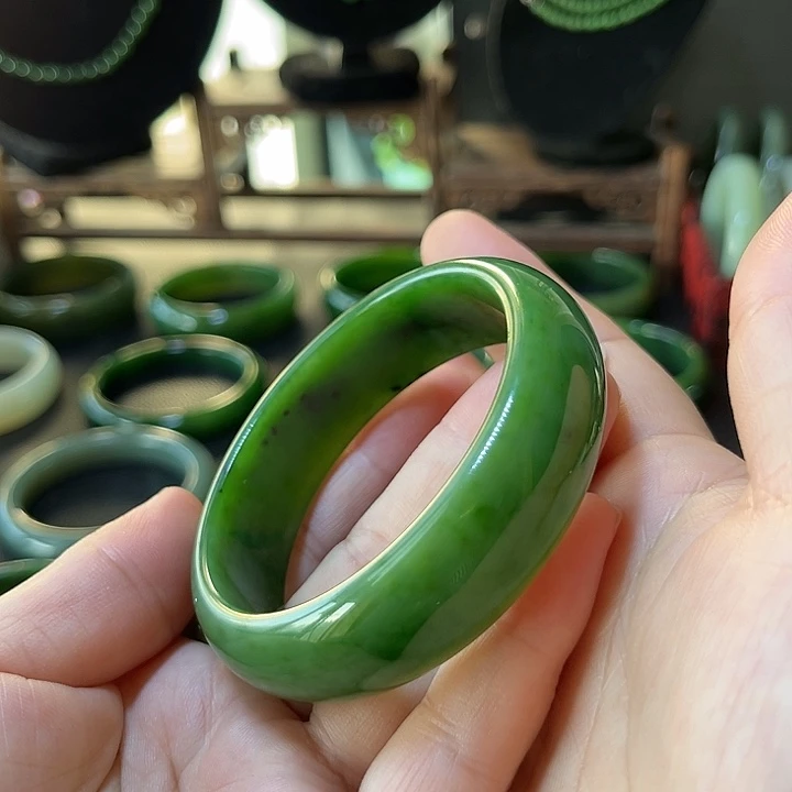 和田玉（碧玉）未镶嵌手镯