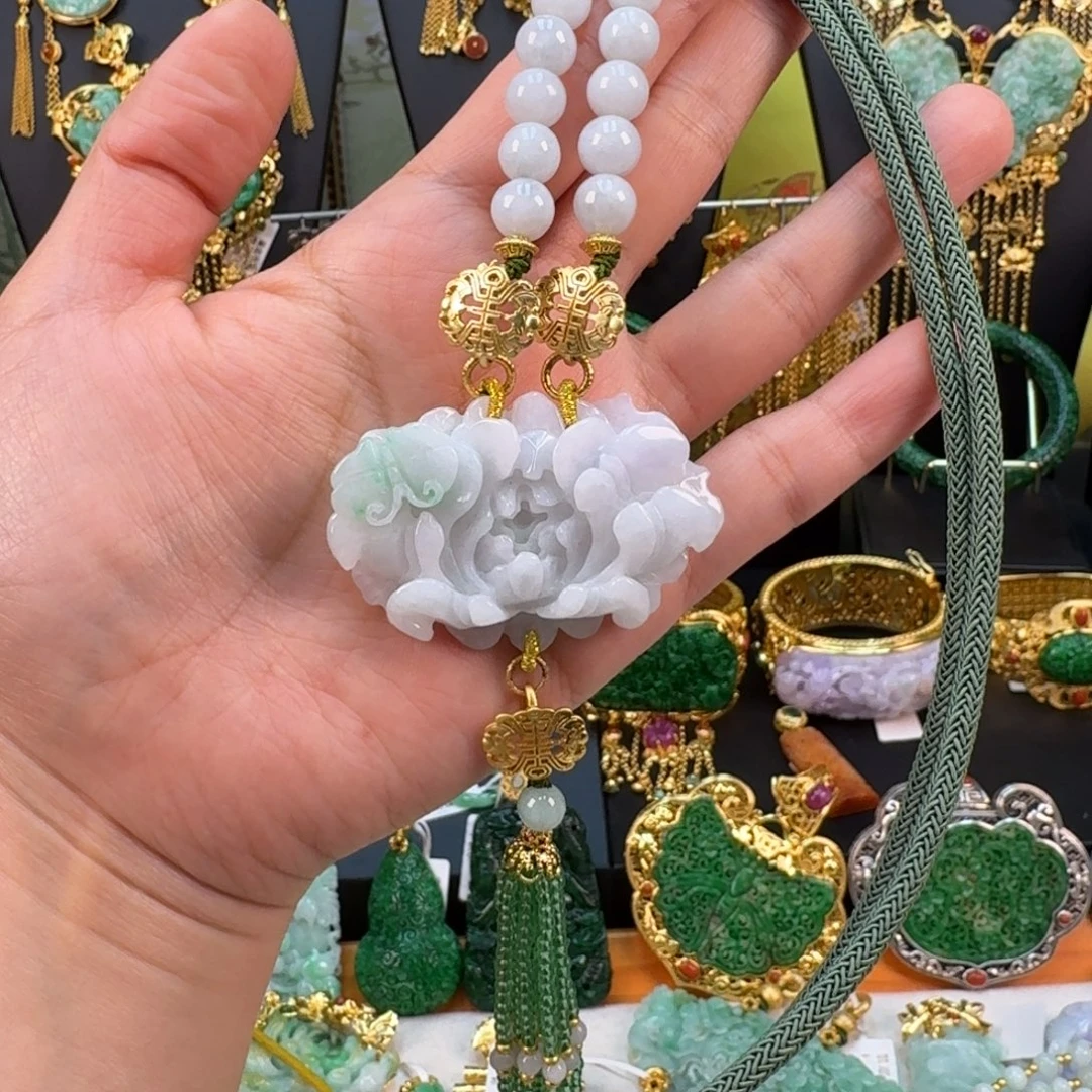 翡翠未镶嵌颈饰吊坠 炸价