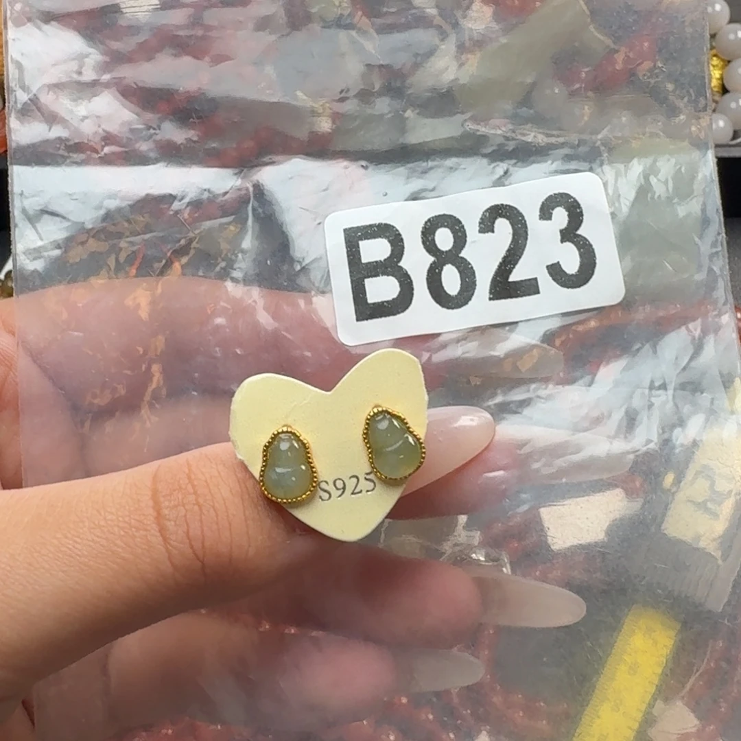 翡翠未镶嵌颈饰…..