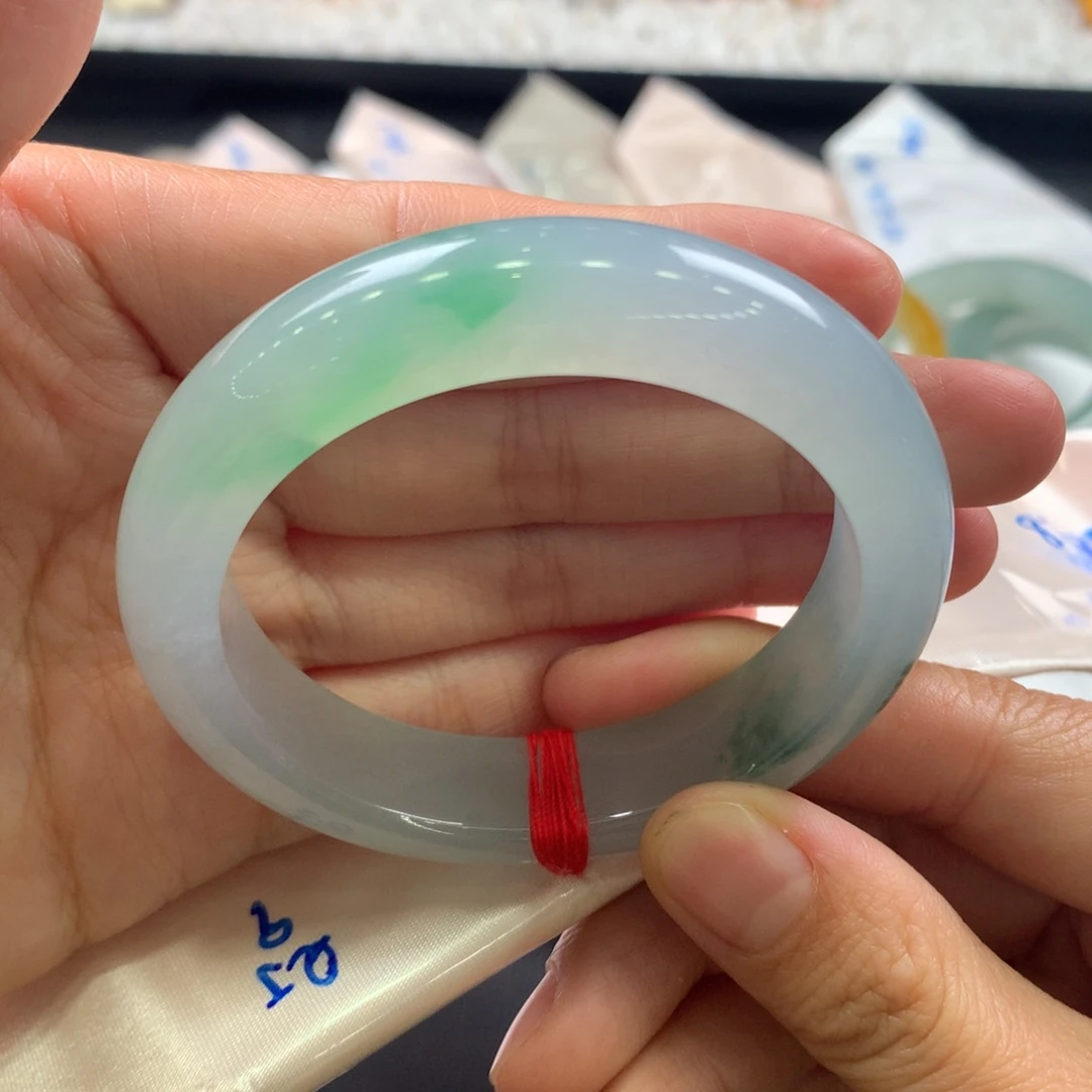 翡翠未镶嵌手镯金丝绿
