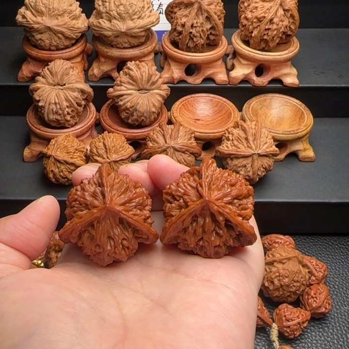 文玩核桃把件盘龙纹奔全品