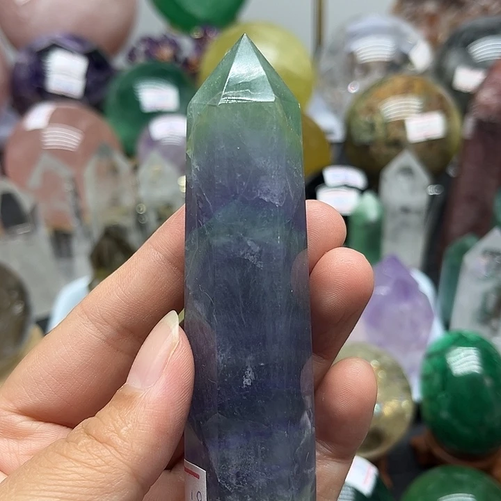 未镶嵌萤石130克萤石柱