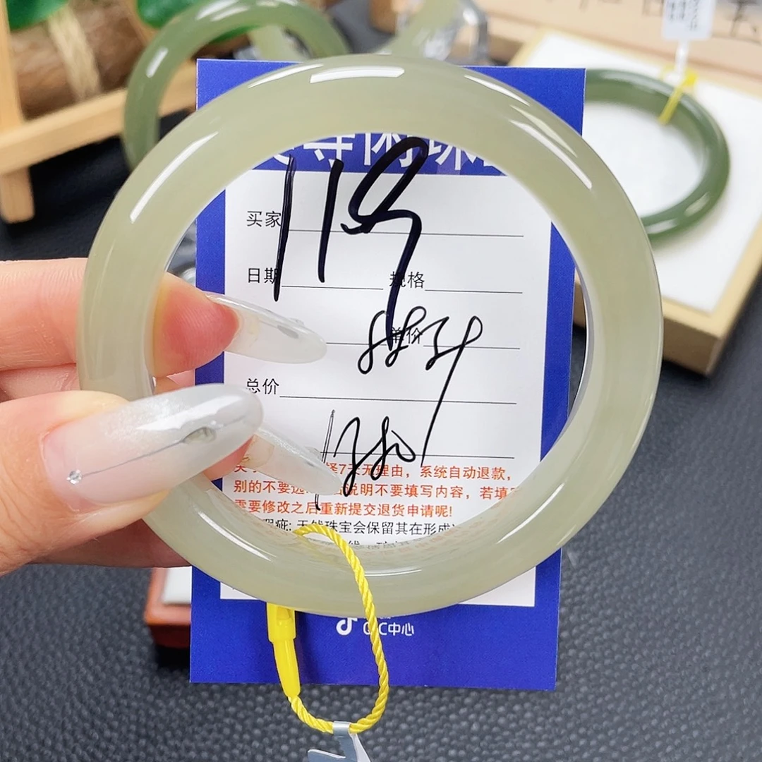 和田玉未镶嵌手镯