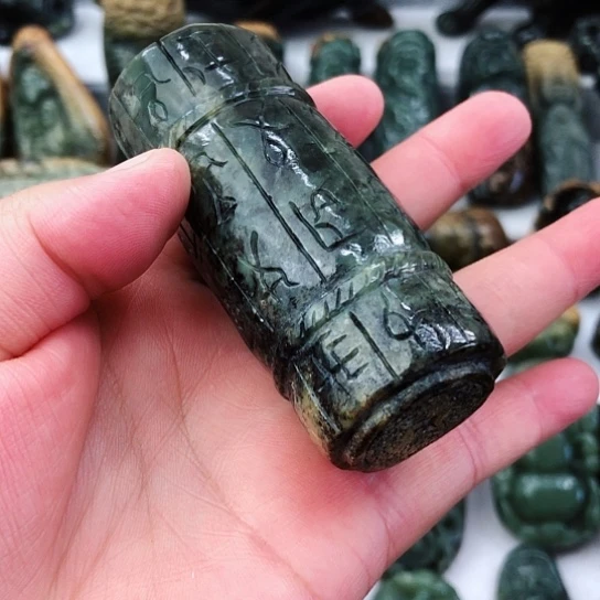 未镶嵌岫岩河磨玉（透闪石质玉）把件