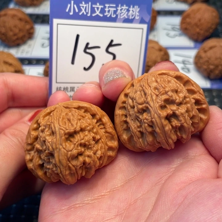 桃核把件40白狮子155。。。