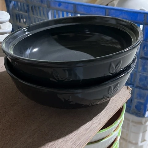 微瑕 ，不能明火，口径20高5.5，2个黑色
