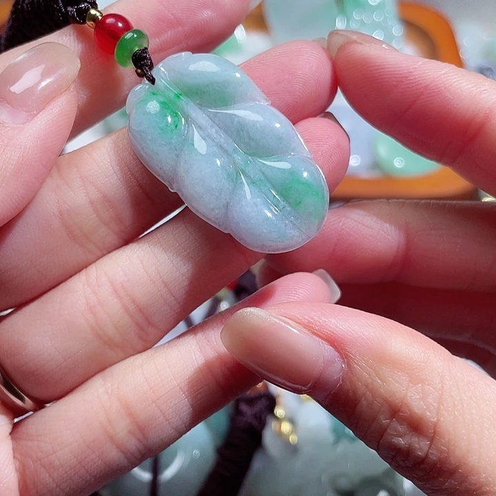 翡翠颈饰未镶嵌8928。