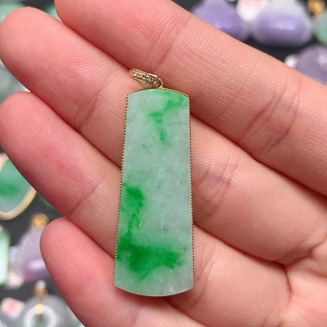 颈饰18K金镶嵌翡翠翡翠吊坠