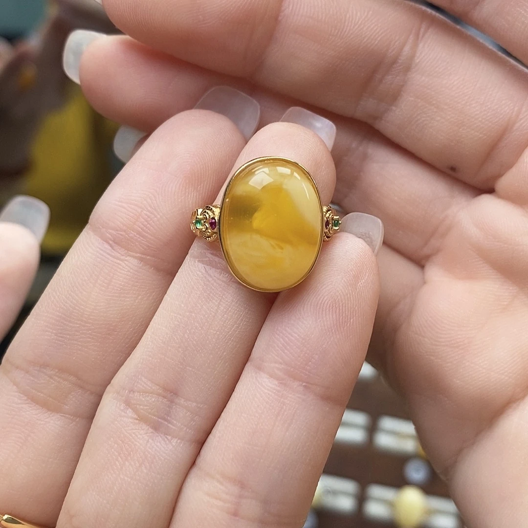 裸石琥珀未镶嵌成品