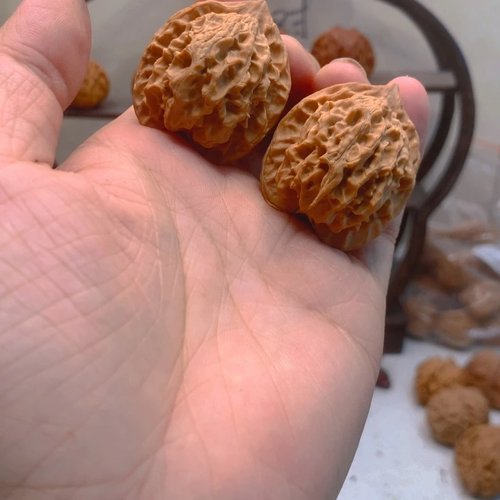雷***巴文玩核桃吊坠公子帽