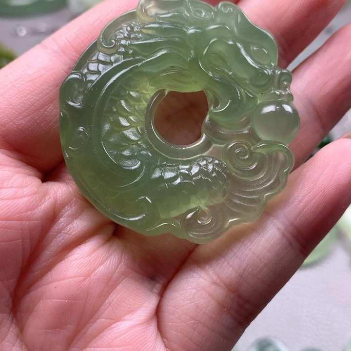 蛇纹石玉未镶嵌颈饰岫玉