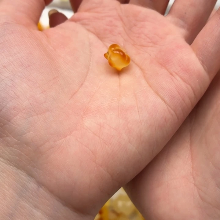 蜜蜡未镶嵌珠宝奇石