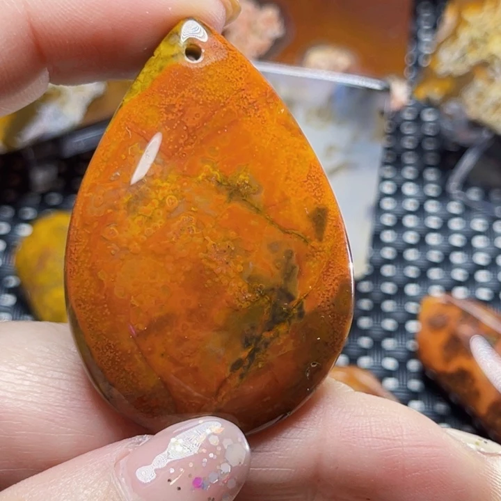 玛瑙/玉髓颈饰未镶嵌荷**色