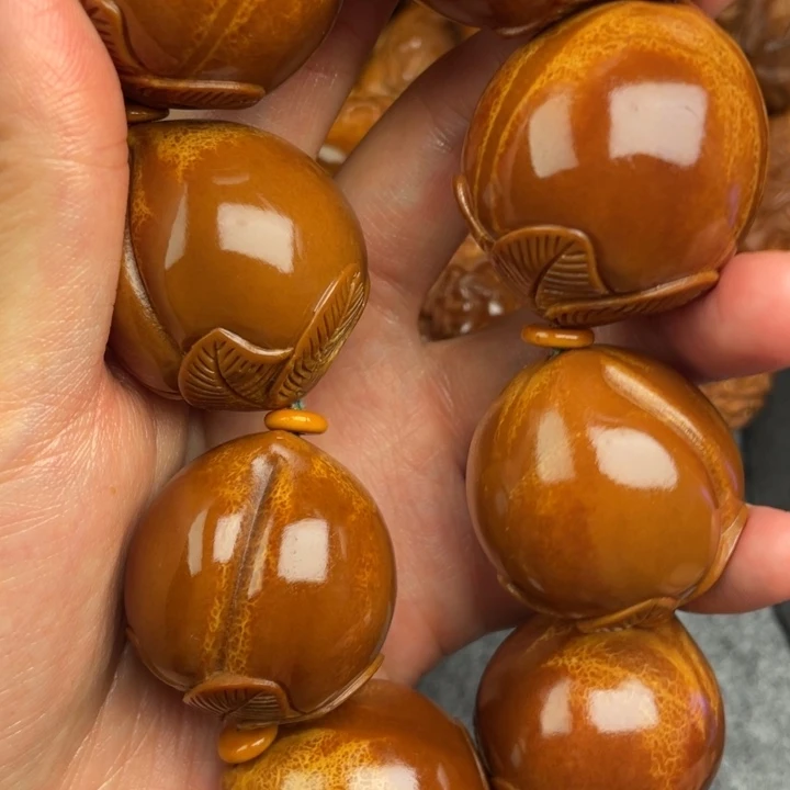 东***落文玩核桃吊坠橄榄核