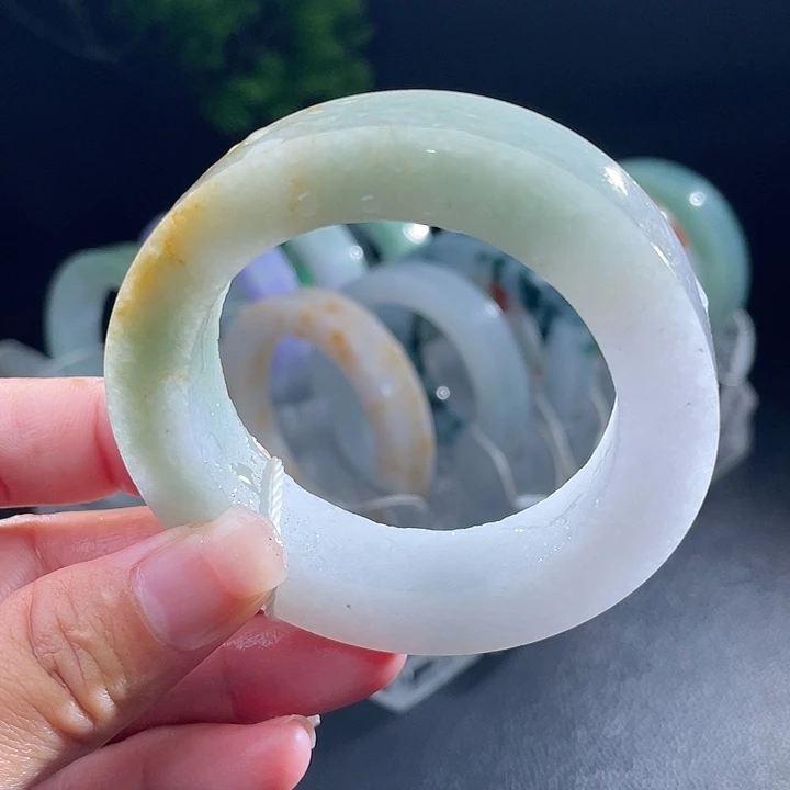 定制翡翠未镶嵌翡翠手镯