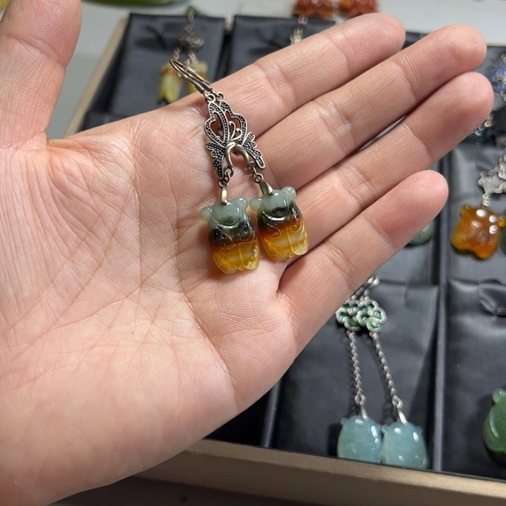 蛇纹石玉耳饰未镶嵌