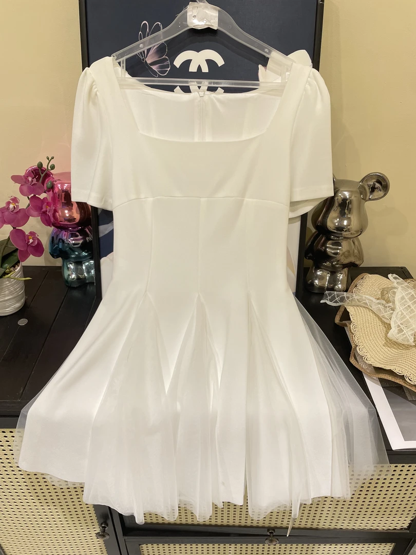 【王哥精选】新款赫本风圆领碎花连衣裙女雪纺裙24285