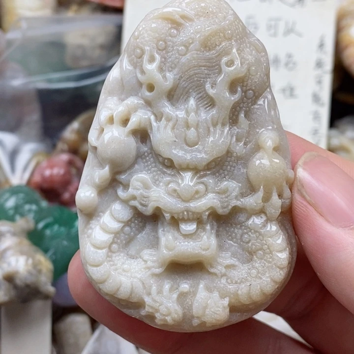 硅化珊瑚（珊瑚玉）未镶嵌颈饰