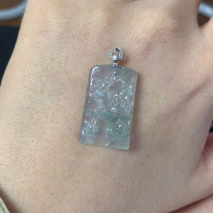 翡翠18K金镶嵌吊坠(不含链)吃***