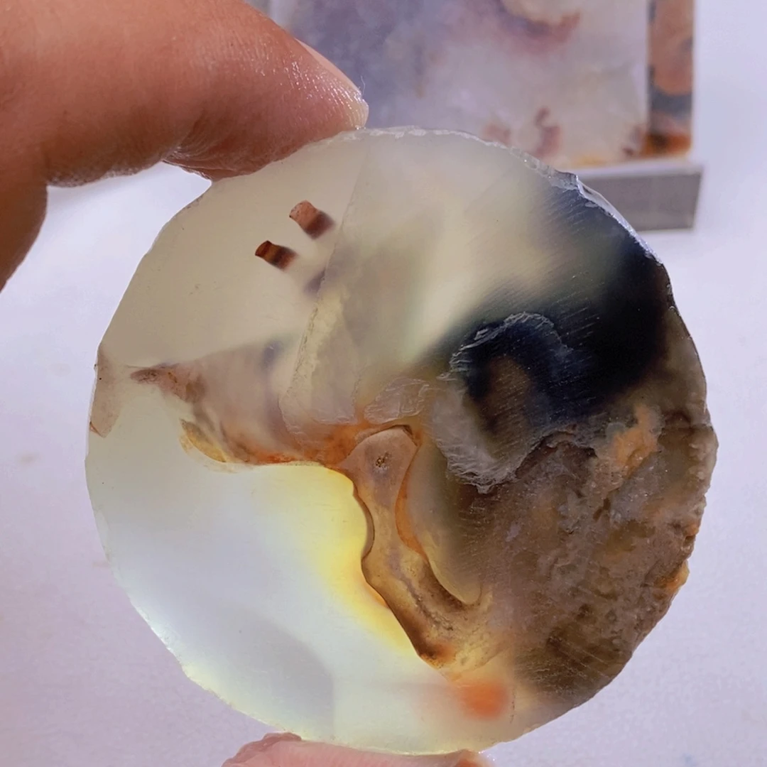 白***山玛瑙/玉髓吊坠(不含链)未镶嵌微瑕