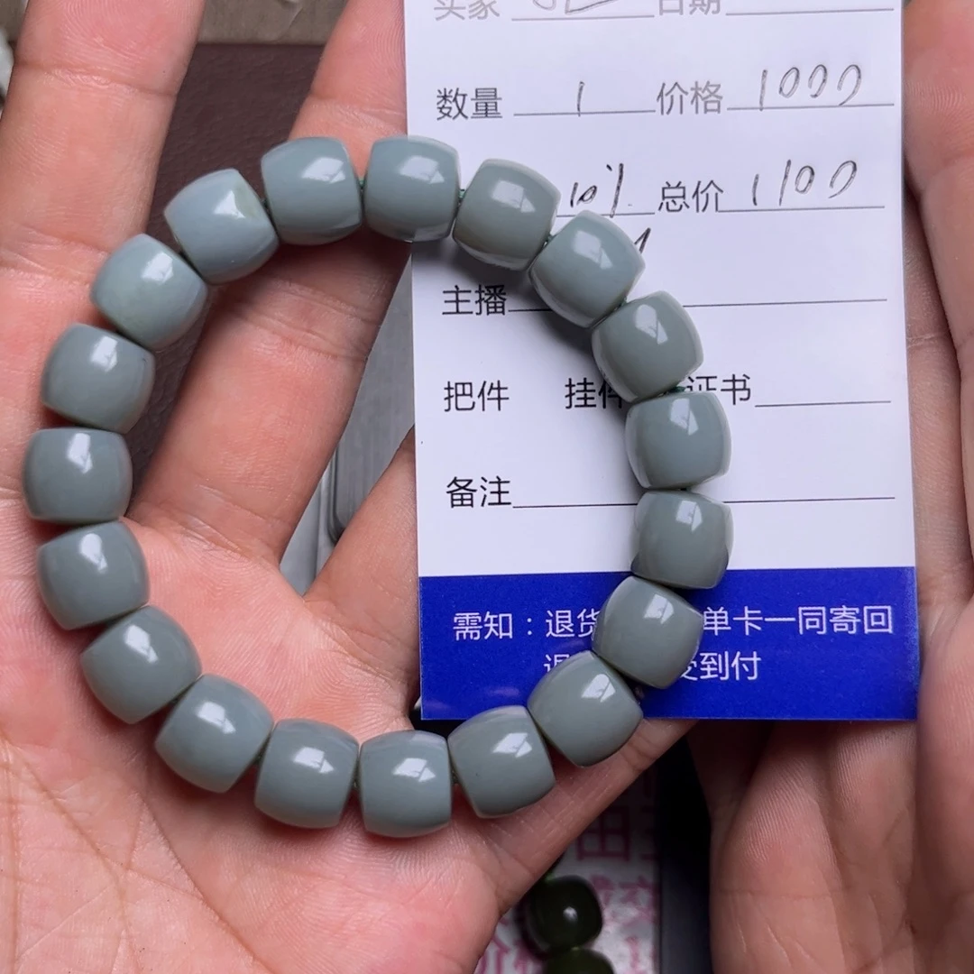 抠***的和田玉未镶嵌手链